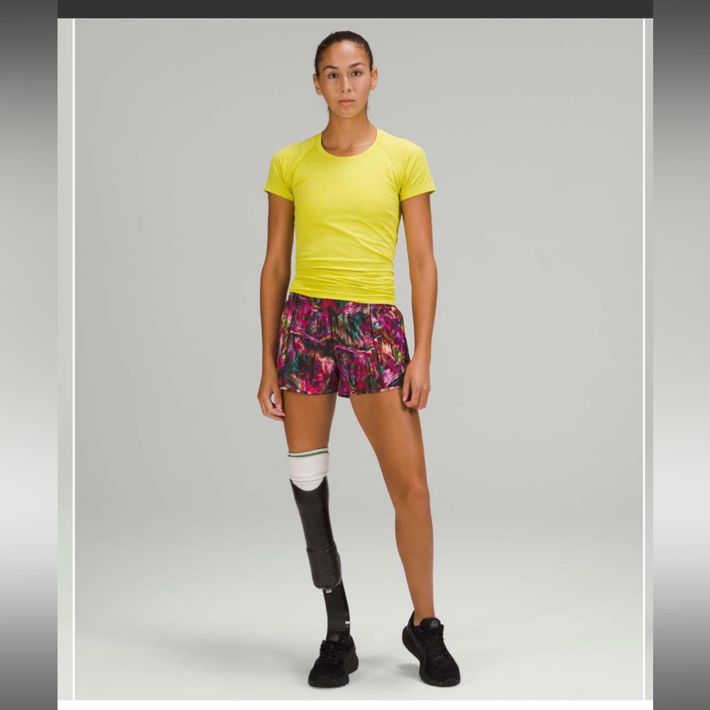 Lululemon Hotty Hot High-Rise Short 2.5"
Hyper Flow Pink Multi / Black